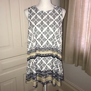 Sleeveless stretchy tunic top